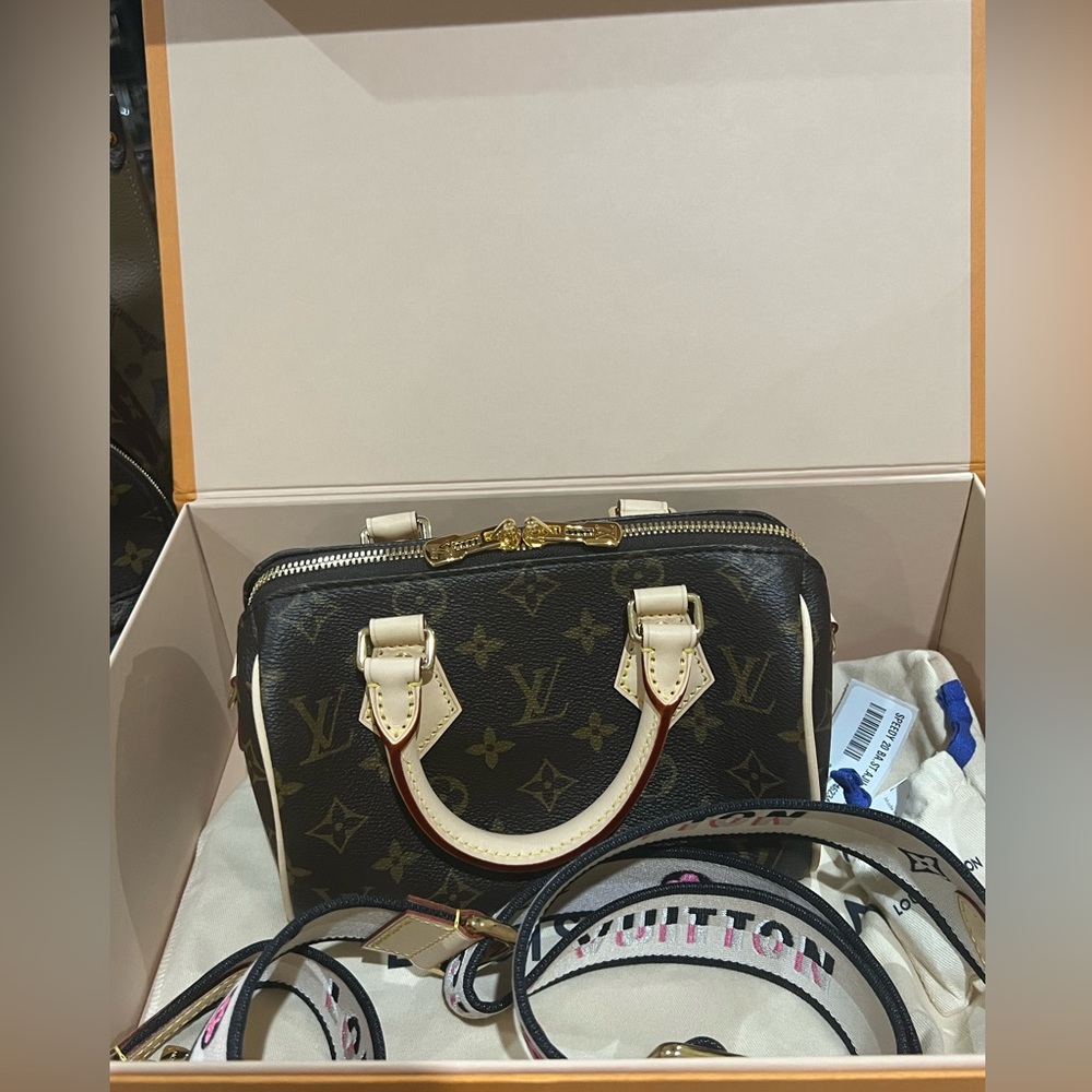🖤🤍💗Louis Vuitton Speedy 20 w/adjustable strap💗🤍🖤 - Picture 6 of 11